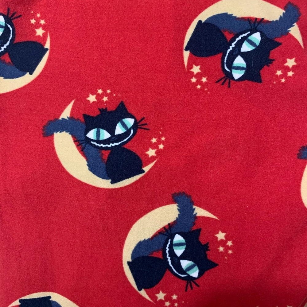 SOLD ⭐️ LuLaRoe OS Halloween Black Cat & Crescent